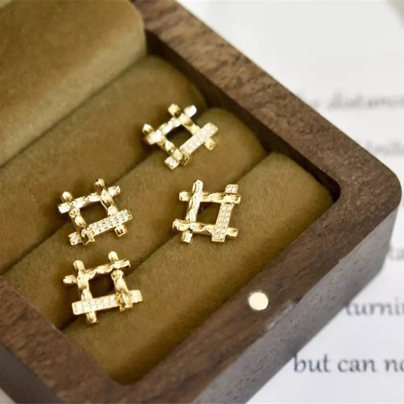 18K Yellow Gold Geometric Diamond Earrings - Picture 2 of 6